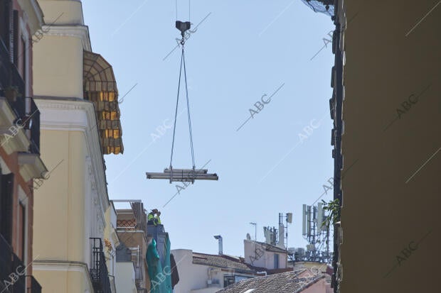 Un edificio en obras de rehabilitación se ha derrumbado provocando varios...