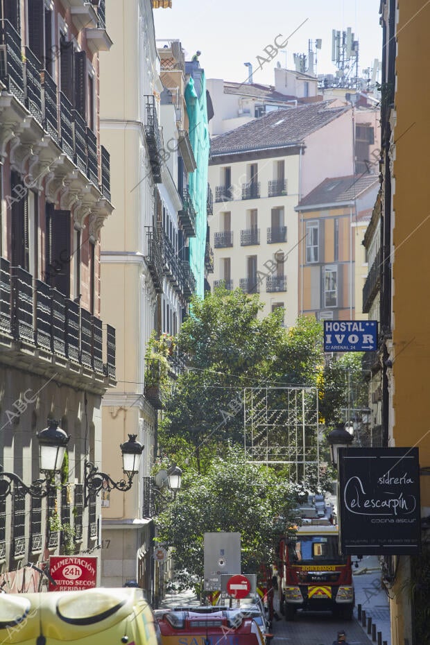 Un edificio en obras de rehabilitación se ha derrumbado provocando varios...