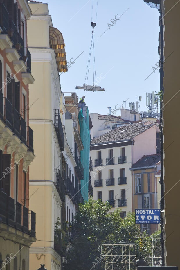 Un edificio en obras de rehabilitación se ha derrumbado provocando varios...