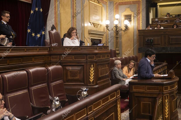 Escaño vacío del diputado del PP Guillermo Mariscal durante la votación de la...