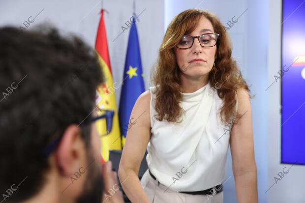 Mónica García, ministra de Sanidad, y Ana Redondo, ministra de Igualdad