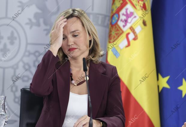 Mónica García, ministra de Sanidad, y Ana Redondo, ministra de Igualdad