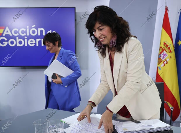 Mónica García, ministra de Sanidad, y Ana Redondo, ministra de Igualdad