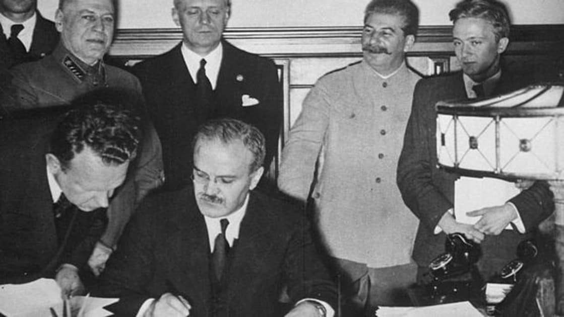 El acuerdo secreto con el que Hitler y Stalin se repartieron Europa antes de la IIGM