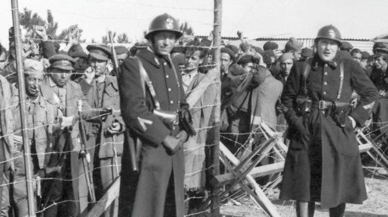 Campos de concentración: la traición francesa a la legión de republicanos  que huyó de Franco tras la Guerra Civil