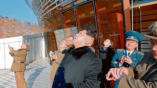 Kim Jong-un observa el lanzamiento del misil este fin de semana