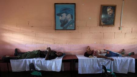Voluntarios donan sangre en Artemisa, con motivo del 90 cumpleaños de Fidel 11Castro