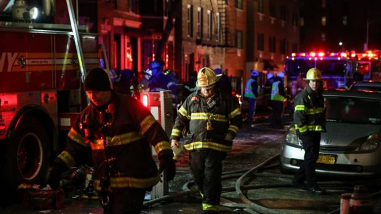 Al menos doce muertos tras un incendio en un bloque de apartamentos en ...