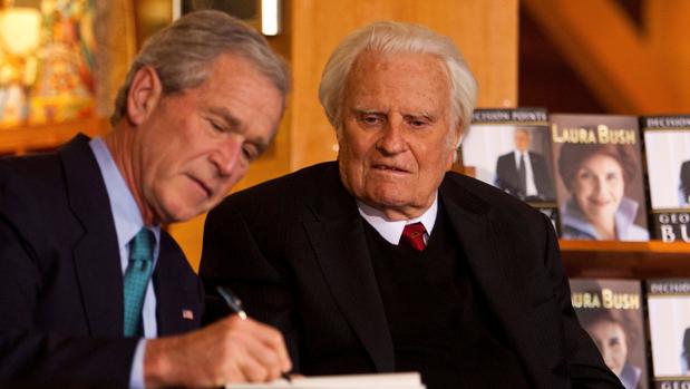 Billy Graham, en una imagen de 2010, junto a George W. Bush
