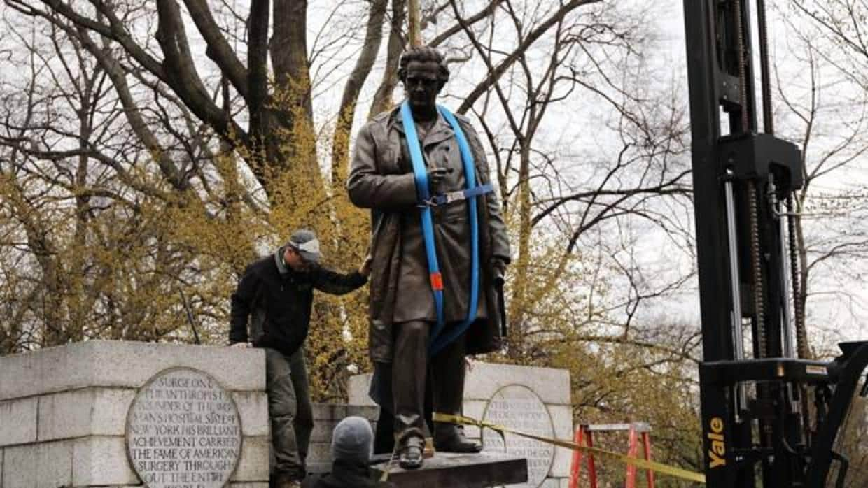 Nueva York retira la estatua del padre de la ginecología moderna por  experimentar con esclavas negras