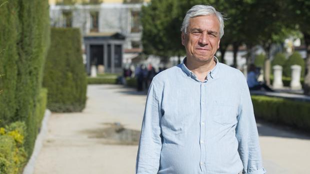 El escritor y disidente sirio Yassin Al-Haj Saleh, durante la entrevista en la Plaza de Oriente (Madrid)