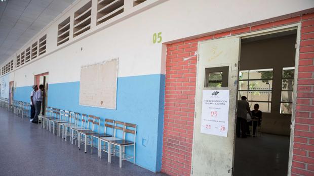 Vista general de un puesto de votación durante las elecciones presidenciales