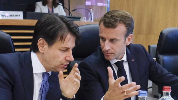 El primer ministro italiano junto al presidente francés durante la cumbre en Bruselas