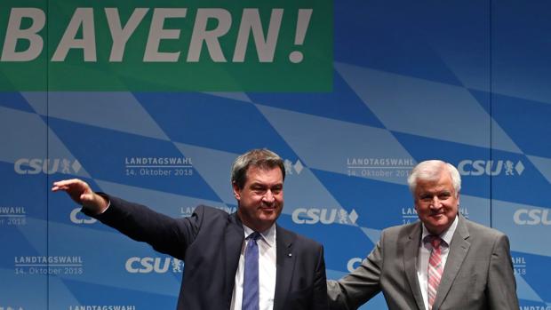 El líder de la CSU Horst Seehofer y el primer ministro del estado de Baviera Markus Soeder