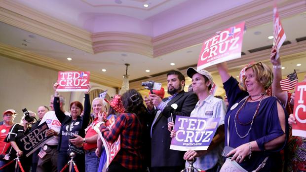 Simpatizantes de Ted Cruz, en la sede de campaña