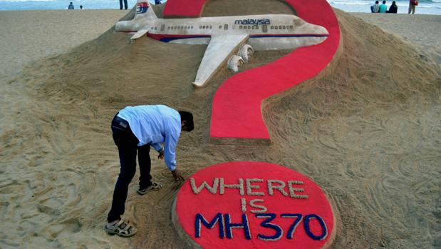 Homenaje al avión desaparecido en la playa de Puri, en la zona oriental del estado de Odisha