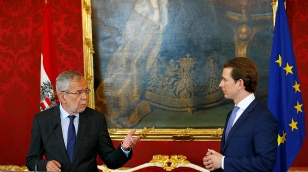 El presidente de Austria, Alexander Van der Bellen (izquierda), junto al canciller austriaco Sebastian Kurz
