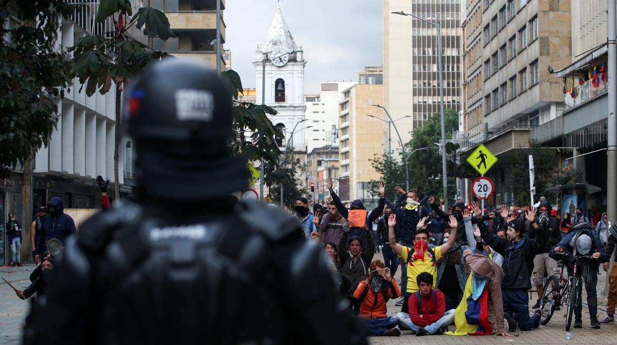 La Violencia Sigue En Colombia Mientras Iván Duque Anuncia Una Gran Conversación Nacional 