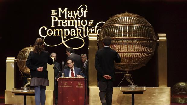 El sorteo de la Lotería de Navidad se realiza en el Teatro Real de Madrid