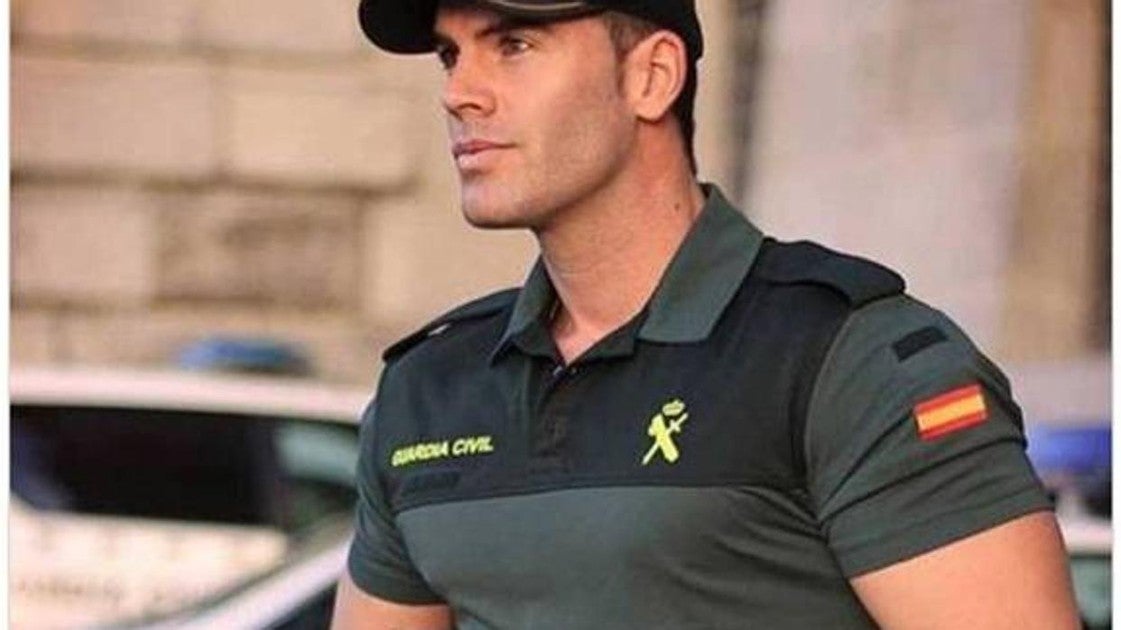 Adiós a los tatuajes y al pelo teñido si tu intención es ser Guardia Civil de Tráfico