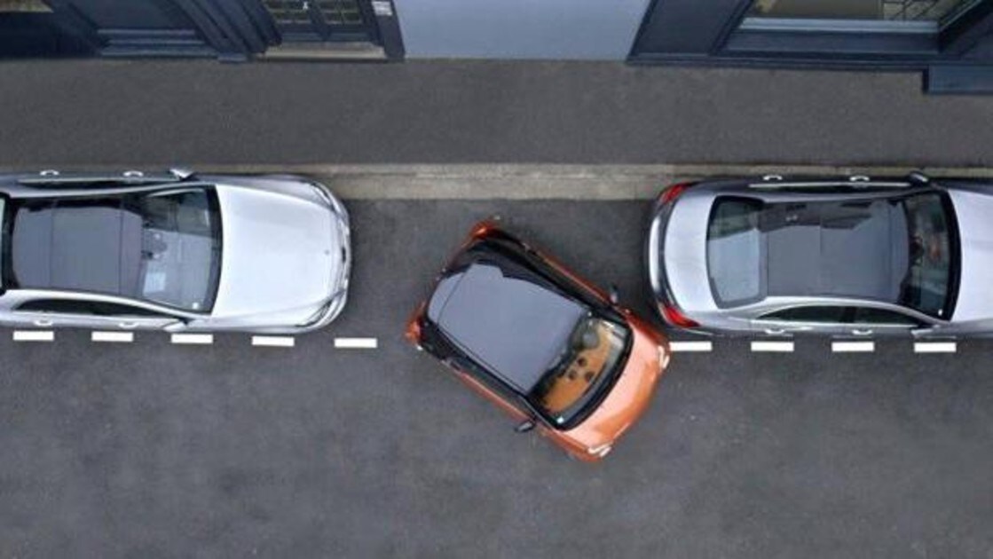 Cómo aparcar el coche más rápido, en línea y en batería