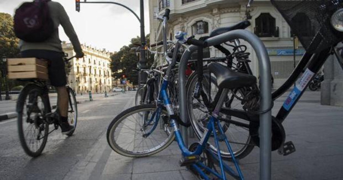 Trucos para evitar que te roben la bicicleta aparcada en la calle
