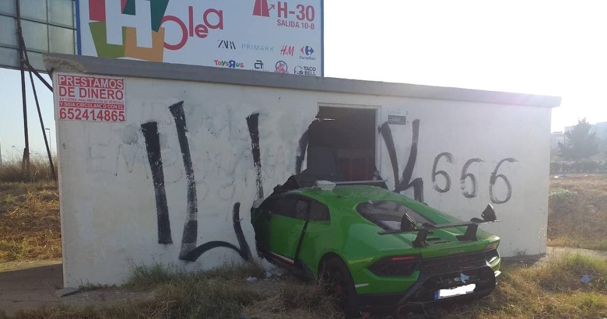 Estrella el Lamborghini de  euros «de un amigo» en Huelva y sale  huyendo