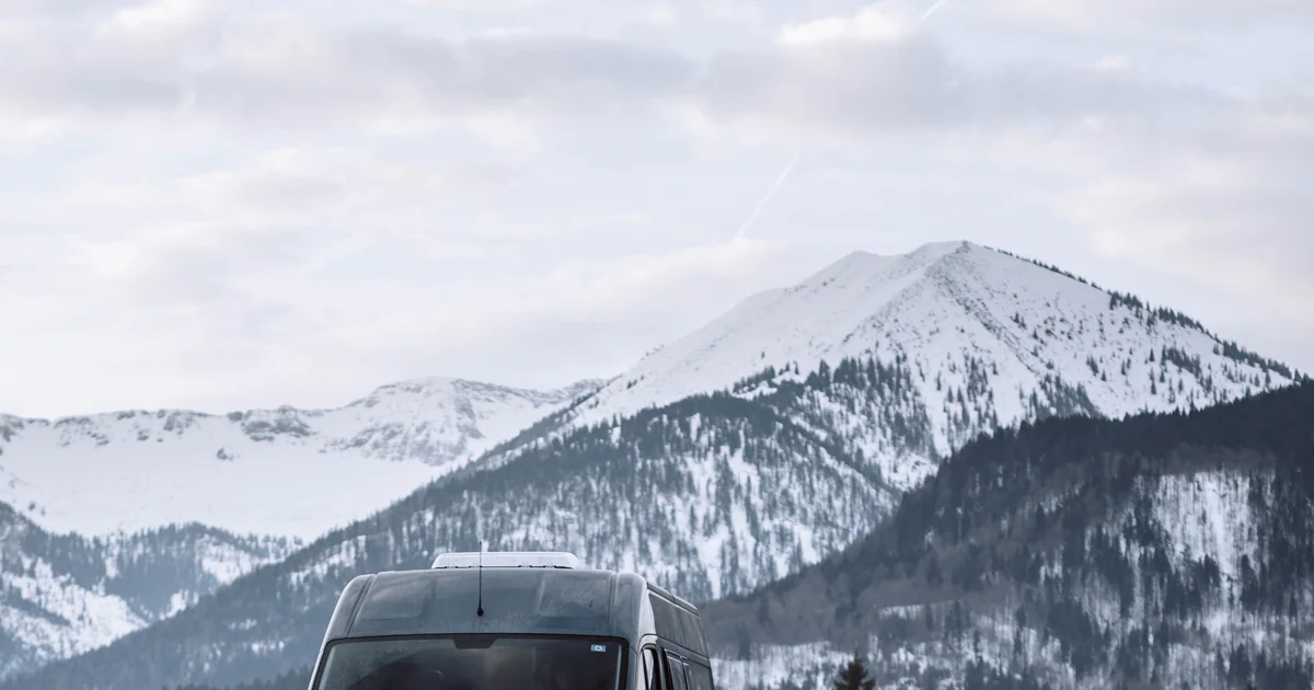 Frío polar, hielo y nieve: consejos de conducción para conducir seguro