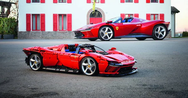 Technic Ferrari SP3, supercoche al montar en casa