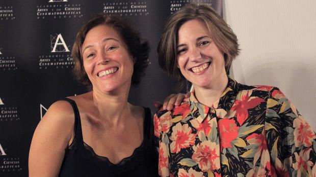 Carla Simon (D), directora de «Verano 1993» y la directora ejecutiva de la productora Inicia Films,Valerie Delpierre
