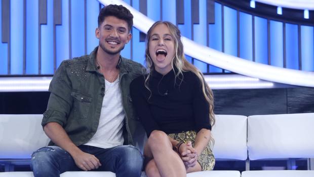 María, a la derecha, junto a Carlos Right en «OT 2018»