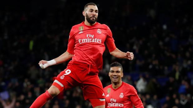 Karim Benzema celebra un gol en la victoria del Real Madrid frente al Español