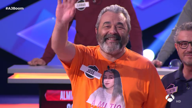 José Pinto, en un programa de «¡Boom!» con una de sus célebres camisetas
