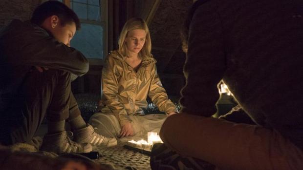 Brit Marling, en una escena de la primera temporada de «The OA»