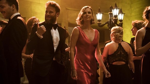 Seth Rogen y Charlize Theron en «Casi imposible»