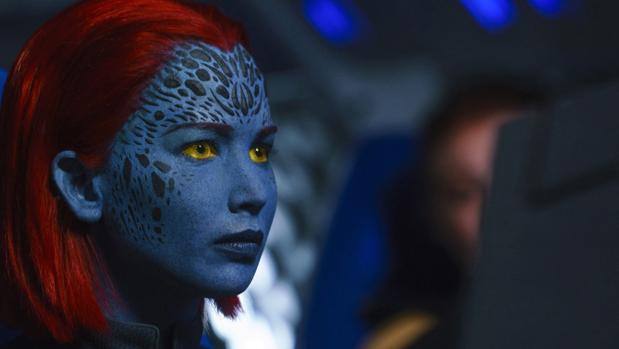 Jennifer Lawrence en el doble papel de Raven/Mística, durante una escena de «Fénix oscura»