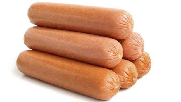 Las salchichas se encuentran entre los productos que pueden causar asfixia por aspiración en menores de cinco años