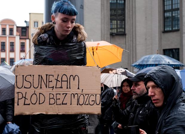 Manifestación en Katowice por el endurecimiento de la ley del aborto que planeaba el Parlamento polaco