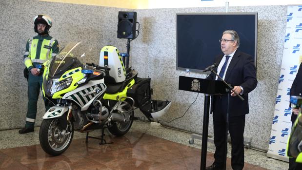 Juan Ignacio Zoido presenta el dispositivo