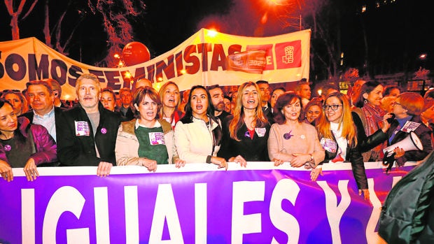 La mujer de Pedro Sánchez y varios miembros del Gobierno en la manifestación del pasado viernes con motivo del Día de la Mujer Trabajadora