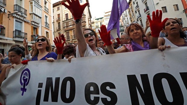 Manifestación contra los delitos sexuales y los abusos perpetrados sobre mujeres