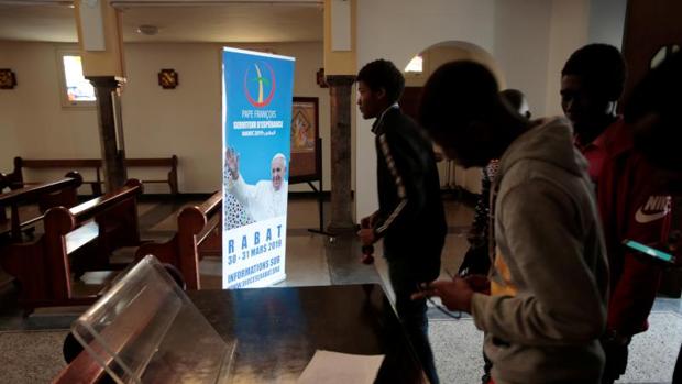 Un grupo de cristianos en una Iglesia en Rabat