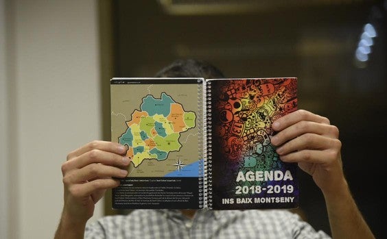 Agenda escolar con mensajes adoctrinadores en el instituto del Baix Montseny
