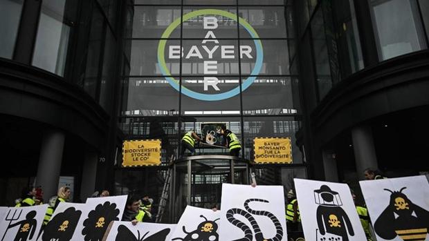 Protesta ante Bayer