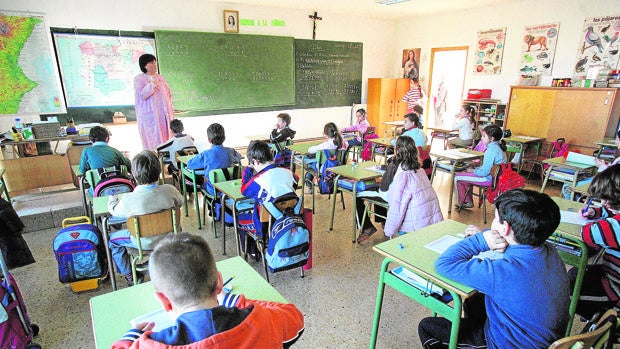 Sánchez se ensaña con la educación concertada