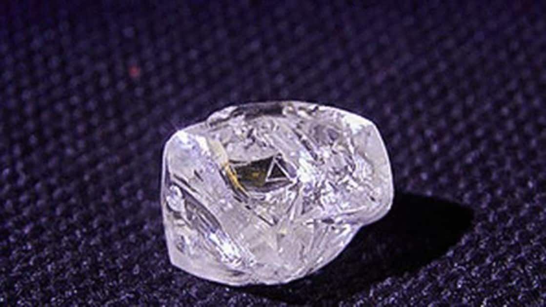 Hallan en Sibera por primera un diamante que guarda otro en su interior