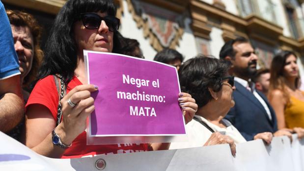 Los jueces condenan a 27 menores cada mes por maltratar a sus novias y exparejas