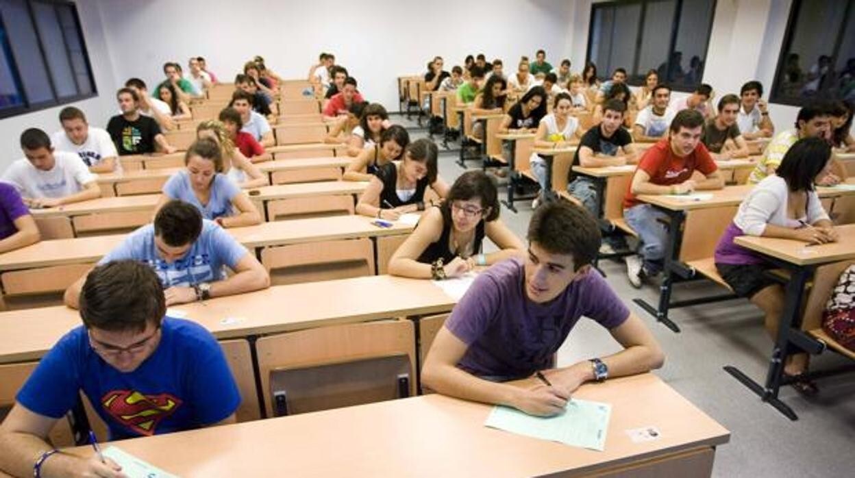 Los Universitarios Obtienen Mejores Notas En Los Exámenes Que Se Realizan En Las Franjas 