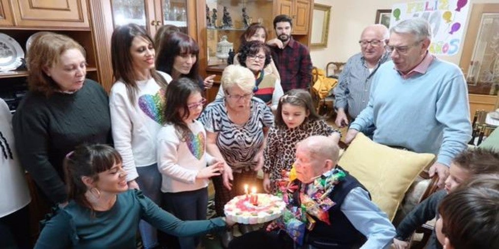 El leonés Saturnino de la Fuente ya es el hombre más longevo del mundo con 112 años El leonés Saturnino de la Fuente ya es el hombre más longevo del mundo con 112 años