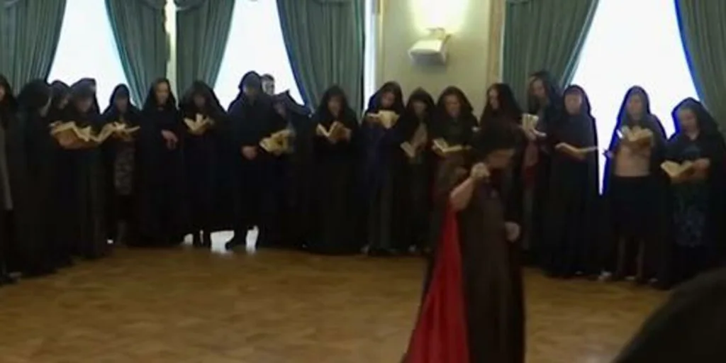 Un centenar de brujas rusas organiza una ceremonia para apoyar con  «hechizos» a Putin